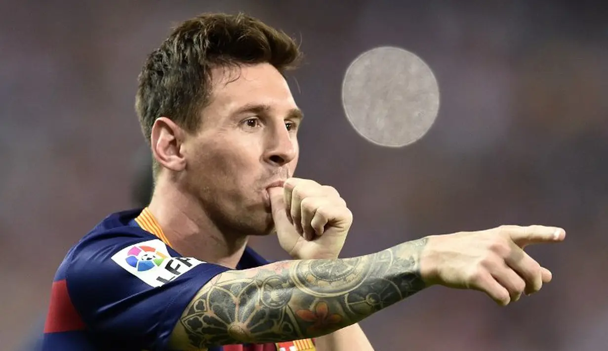 Ekspresi Lionel Messi setelah mencetak gol ke gawang Atletico Madrid. Barcelona unggul 2-1 atas tuan rumah Atletico dalam lanjutan La Liga Spanyol di Stadion Vicente Calderon, Madrid, Spanyol. Sabtu (12/9/2015). (AFP Photo/Gerard Julien)