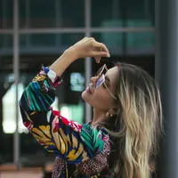 Ilustrasi perempuan bahagia | copyright unsplash.com/Carlos Mac&iacute;as