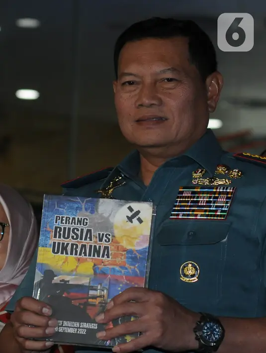 Buku tersebut berisi kumpulan analisa intelijen strategis Konflik Rusia-Ukraina. (merdeka.com/imam buhori)