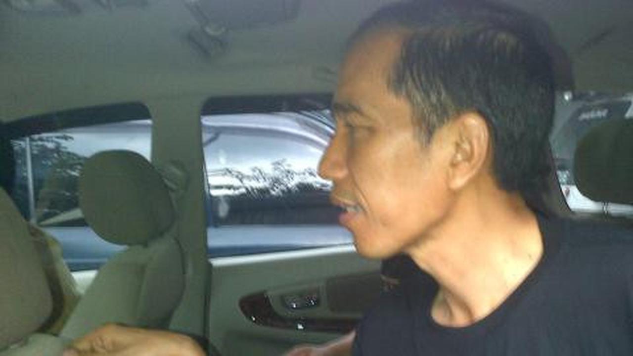 Sudah tua, Jokowi tak loncat-loncat saat nonton Guns N' Roses