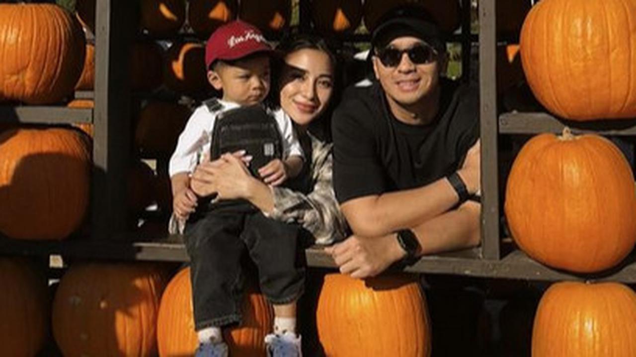 Jelang Persalinan Anak Kedua di Amerika, Potret Seru Nikita Willy Ajak Baby Issa Liburan di Ladang Labu