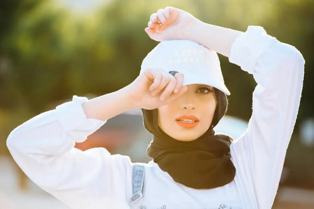 10 Potret Noor Tagouri, Model Playboy Pertama yang Berhijab