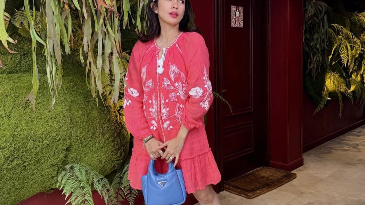 Potret Ussy Sulistiawaty yang Bikin Pangling, Dipuji Masih Cocok Jadi Mahasiswi