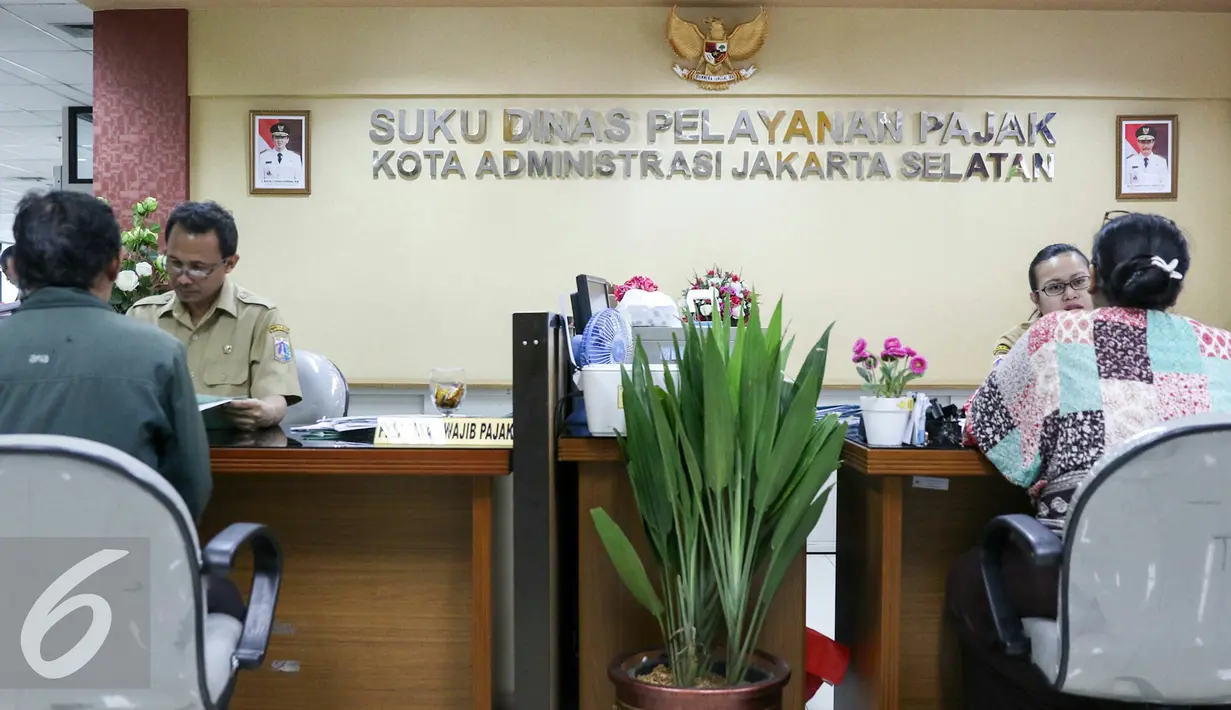 Suku Dinas Pelayanan Pajak Jaksel sosialisasikan sistem online dan menyerahkan alat transaksi electronic point of sales (e-pos) kepada 365 Wajib Pajak (WP) hotel, hiburan, restoran dan parkir, Jakarta, Selasa (16/2/2016). (Liputan6.com/Yoppy Renato)