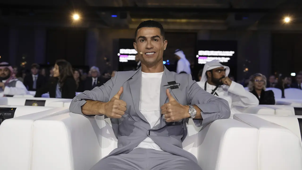 Foto: Momen Cristiano Ronaldo Sebut Vinicius Jr Lebih Layak Mendapatkan Ballon d'Or Ketimbang Rodri di Globe Soccer Awards