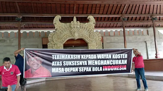 Spanduk satir untuk Gubernur Bali, I Wayan Koster