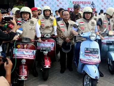 Ketua MPR Zulkifli Hasan, Menteri ESDM Ignasius Jonan, Wakil Ketua MPR Muhaimin Iskandar dan Ketua Pemuda Muhammadiyah Dahnil Anzar Simanjuntak saat Milad 86 Tahun Pemuda Muhammadiyah, Jakarta, Sabtu (5/5). (Liputan6.com/Johan Tallo)