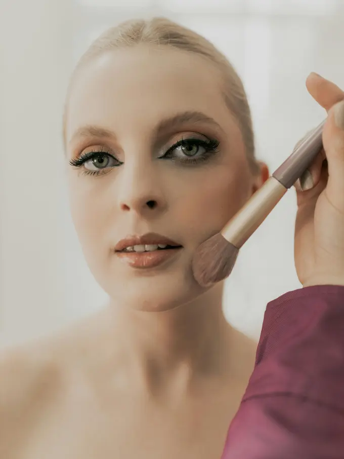 Kenali Perbedaan Contour dan Bronzer dan Fungsinya