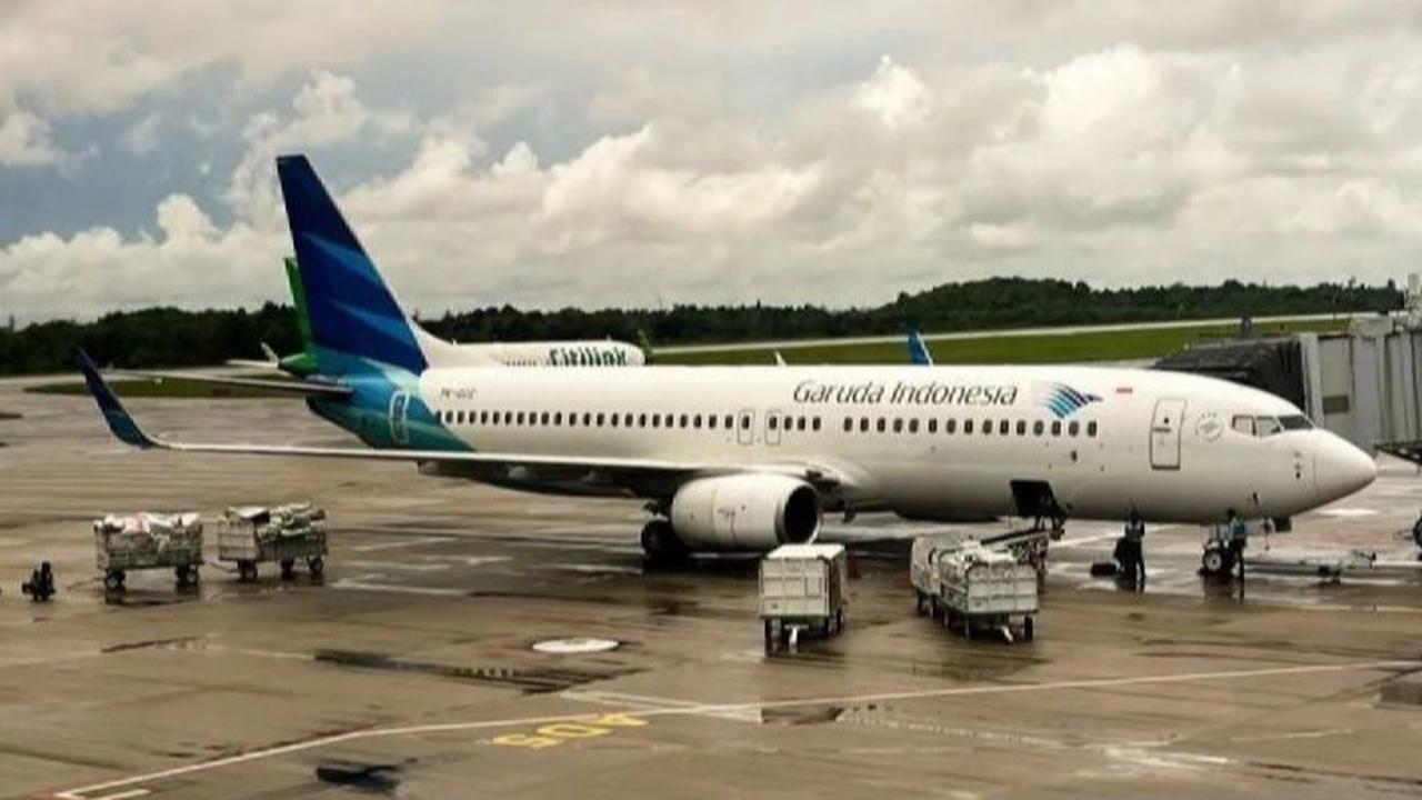Viral Penumpang Garuda Indonesia Merokok di Pesawat, Terancam Kena Denda Rp2,5 Miliar