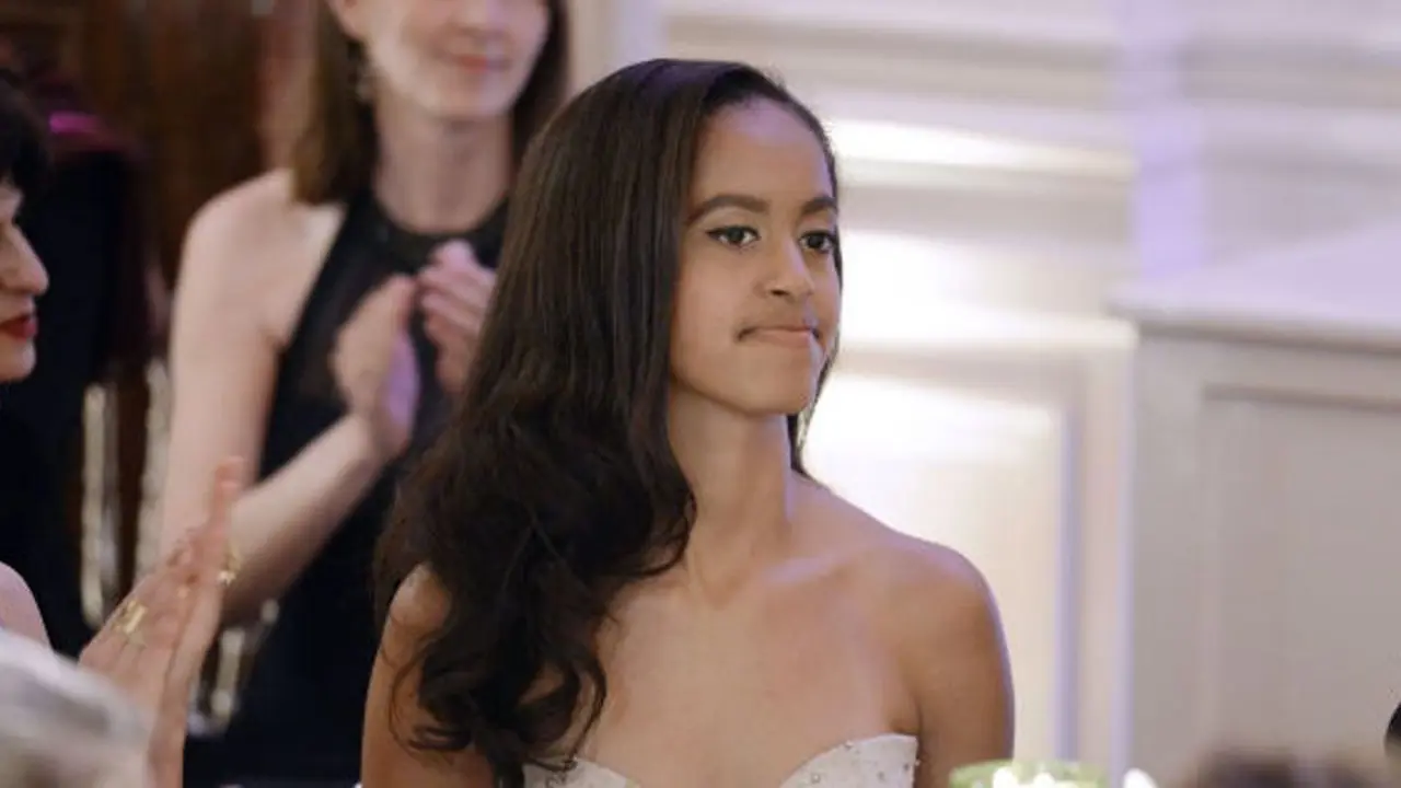 [Bintang] Malia Obama Joget di Konser Musik dan Undang Kontroversi, Kenapa?