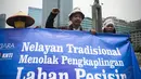 Koalisi Rakyat untuk Keadilan Perikanan (KIARA) dan Kesatuan Nelayan Tradisional Indonesia (KNTI) menolak pembuatan Giant Sea Wall yang mematikan usaha para nelayan, Jakarta, (15/10/14).(Liputan6.com/Faizal Fanani)