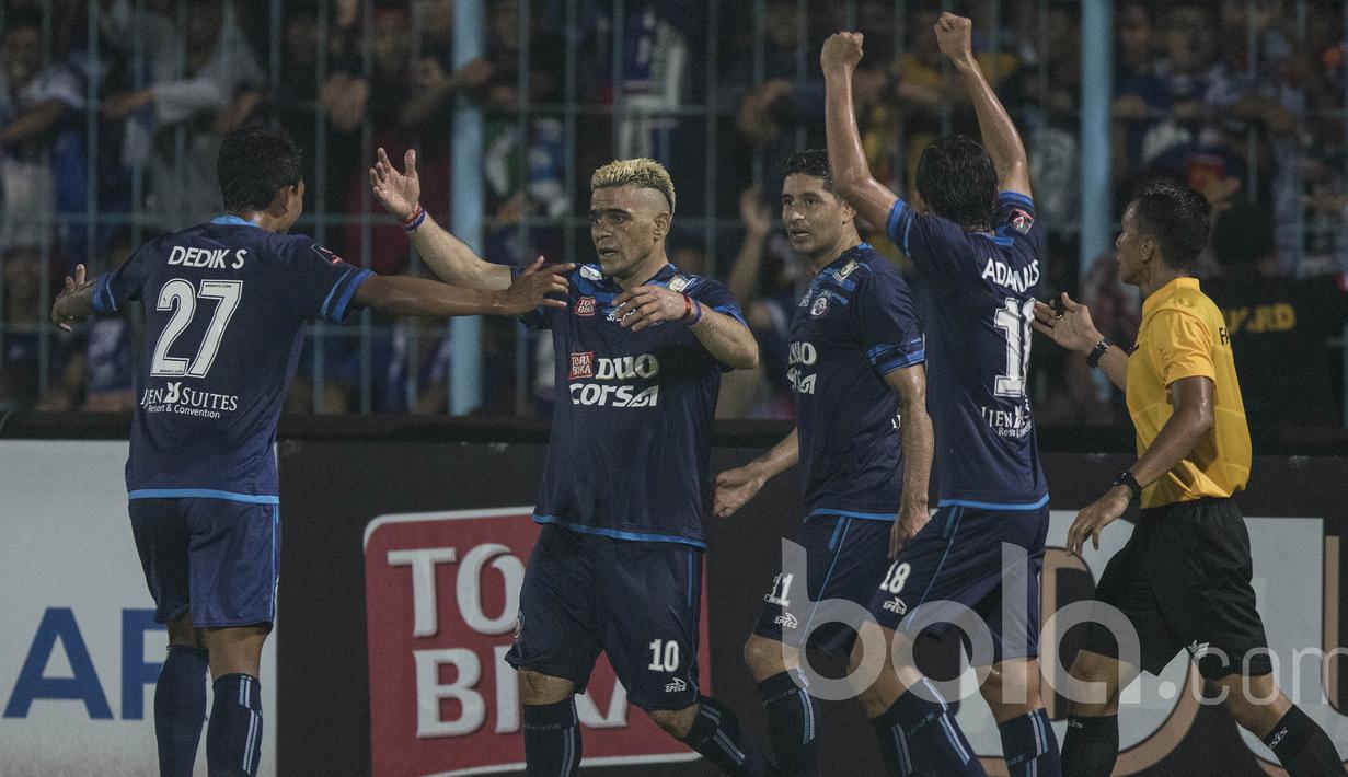 "Semua gol itu tidak penting karena yang terpenting adalah tim saya bisa menang. Tetap tidak boleh sombong, itu yang selalu saya tanamkan pada diri sendiri," ujar Cristian Gonzales. (Bola.com/Vitalis Yogi Trisna)