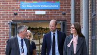 Gelang Persahabatan Kate Middleton dan Pangeran William Pemberian Keluarga Korban Penyerangan di Kelas Tari