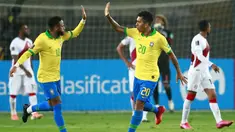 Striker Brasil, Neymar, merayakan gol yang dicetaknya ke gawang Peru pada laga lanjutan kualifikasi Piala Dunia 2022 zona Amerika Selatan, di Estadio Nacional de Lima, Rabu (14/10/2020) pagi WIB. Brasil menang 4-2 atas Peru. (AFP/Daniel Apuy/pool)
