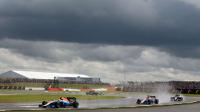 Dua pebalap Manor Racing, Rio Haryanto dan Pascal Wehrlein, gagal finis karena sama-sama melintir keluar trek pada balapan F1 GP Inggris di Sirkuit Silverstone, Minggu (10/7/2016). (Bola.com/Twitter/ManorRacing)