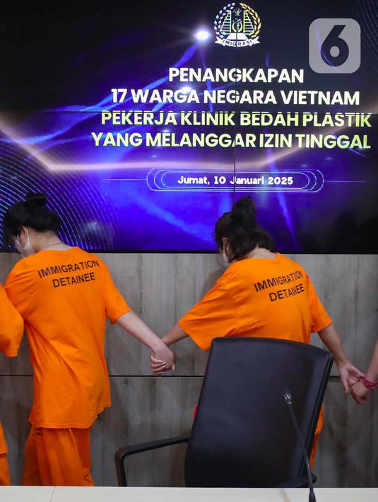 Penangkapan tersebut dilakukan di sebuah klinik bedah kecantikan di bilangan Pluit Timur, Jakarta Utara, pada Minggu (5/1/2025). (Liputan6.com/Angga Yuniar)