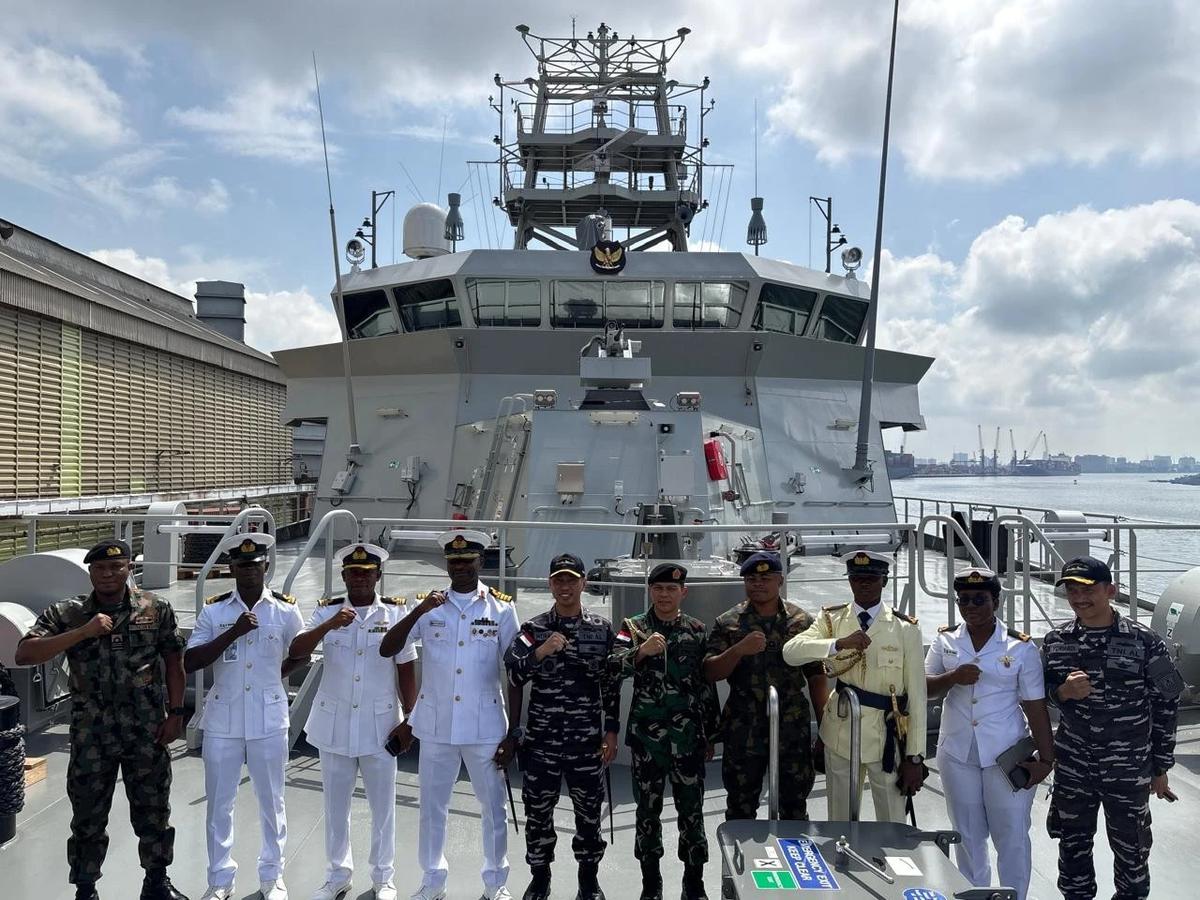FOTO: KRI Canopus 936 Sandar di Lagos Perkuat Diplomasi Maritim