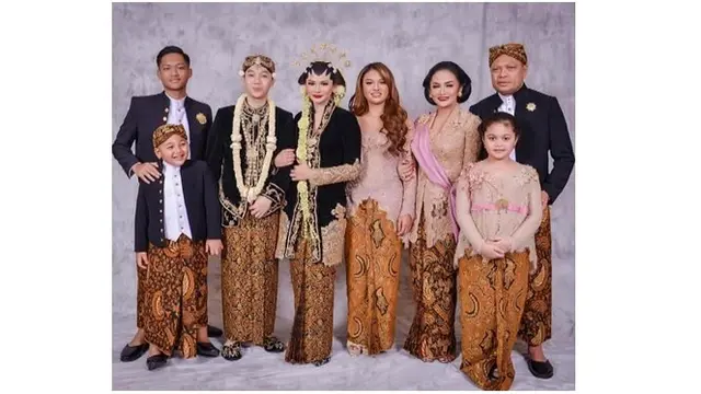 6 Momen Kedekatan Raul Lemos dengan Aurel dan Azriel, Penuh Kasih Sayang