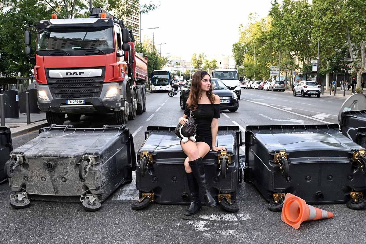 FOTO: Gejolak di Prancis, Unjuk Rasa Nasional "Mari Kita Blokir semuanya&rdquo; Sambut Perdana Menteri Baru