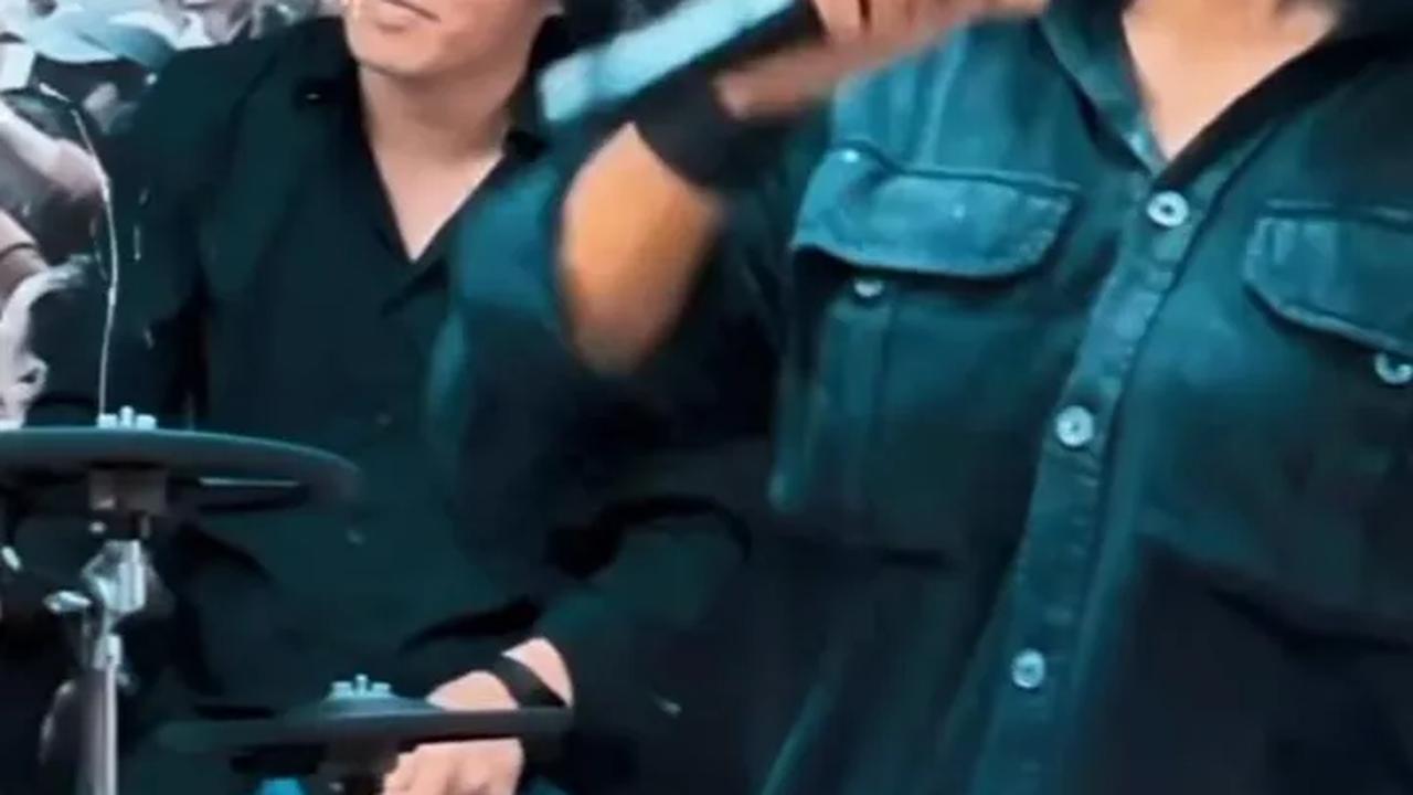 Saat Atiek CB Bernyanyi Bawakan Lagu 'Kau Dimana' drummernya Once Mekel, Netizen Sebut Bayarannya Mahal