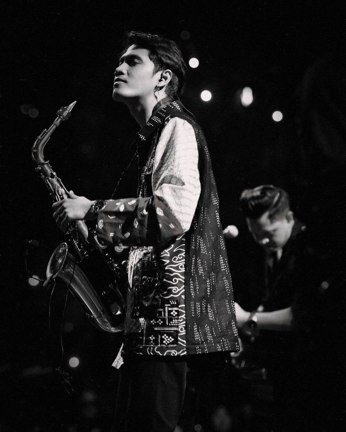 8 Potret Evan WMD yang Diduga Jadi Teman Spesial Ria Ricis, Pemain Saxophone di Band Pengiring Denny Caknan