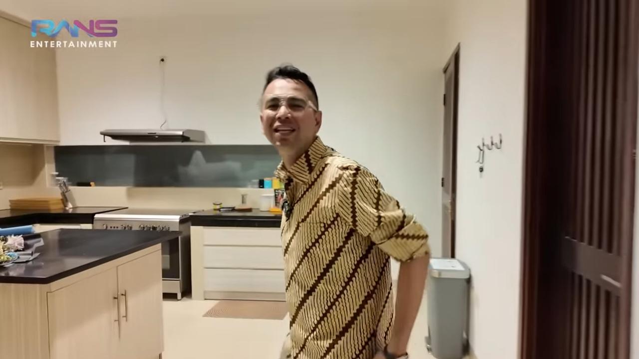 5 Potret Dapur Rumah Baru Ariel Noah Jarang Tersorot, Luas Banget tapi Perabotan Cuma Ada Kompor & Magicom