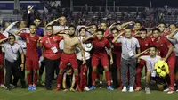 Timnas Indonesia U-22 merayakan keberhasilan ke final SEA Games 2019 setelah mengalahkan Myanmar 4-2 di semifinal di Stadion Rizal Memorial, Manila, Sabtu (7/12/2019). (Bola.com/ M. Iqbal Ichsan)