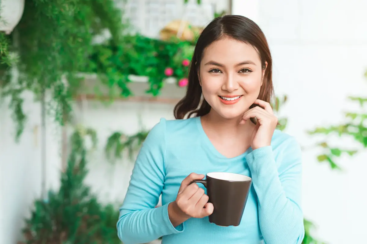 cantik tersenyum bahagia
