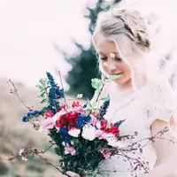 Dari glitter hingga lipstik berry, simak tren bridal makeup di tahun ini.