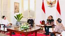 Jokowi pun berterima kasih seraya melontar janji. “ Dari Tanah Air, saya dan seluruh rakyat tentu akan mendukungnya dengan sepenuh hati,” tulis Jokowi di Instagram-nya.