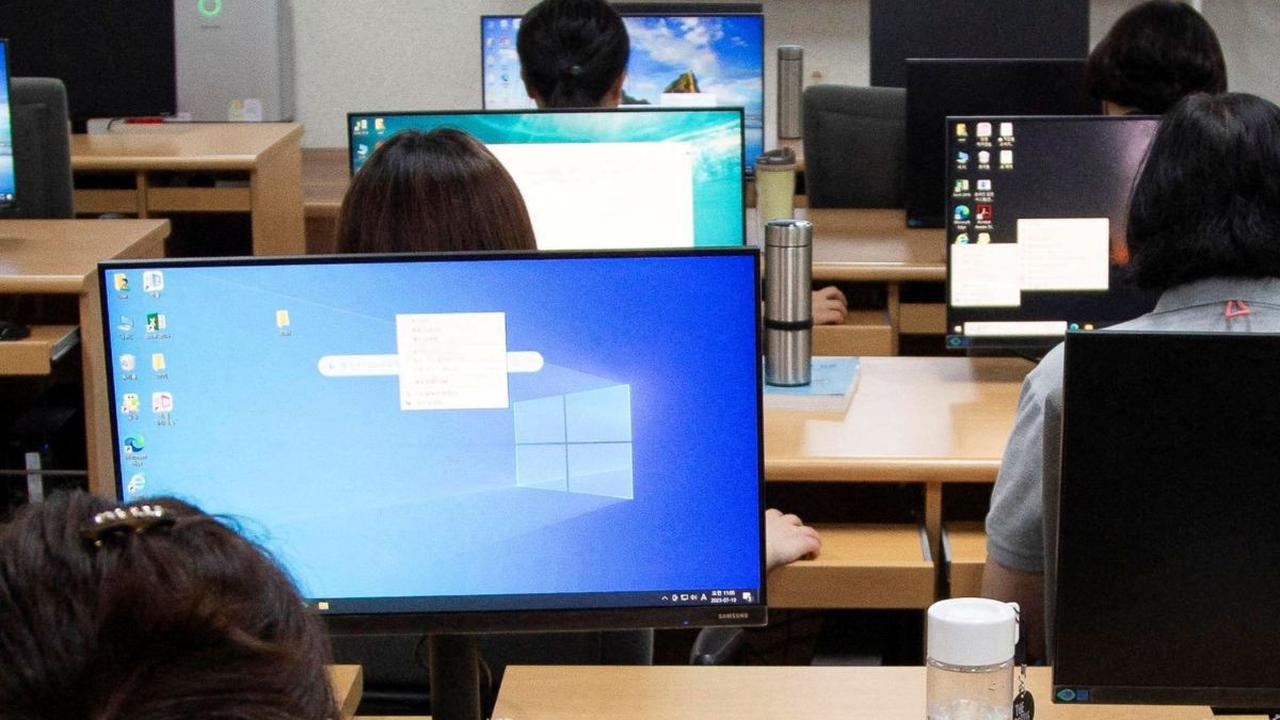 Dan yang ketiga: Memberikan pelatihan praktik untuk hidup di Korea Selatan.