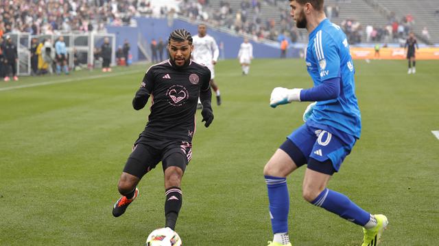 Foto: Menilik Kembali Aksi Maarten Paes saat Buat Kewalahan Lionel Messi, Kini Sang Kiper Telah Resmi Jadi WNI