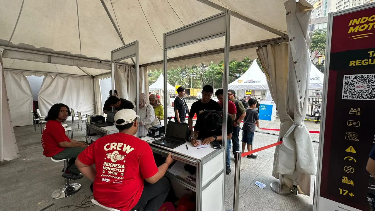 Suasana Antrian Test Ride IMOS 2023