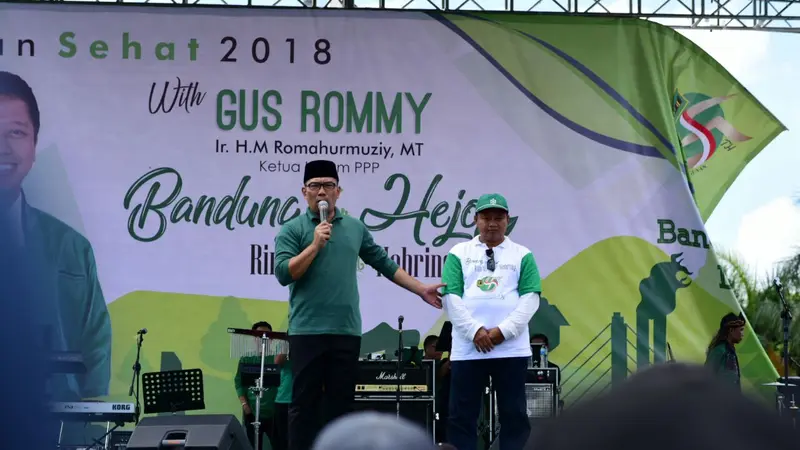 Ridwan Kamil dan Uu Rizhanul Ulum dalam acara Jalan Santai HUT PPP ke-46 di Bandung (Istimewa)