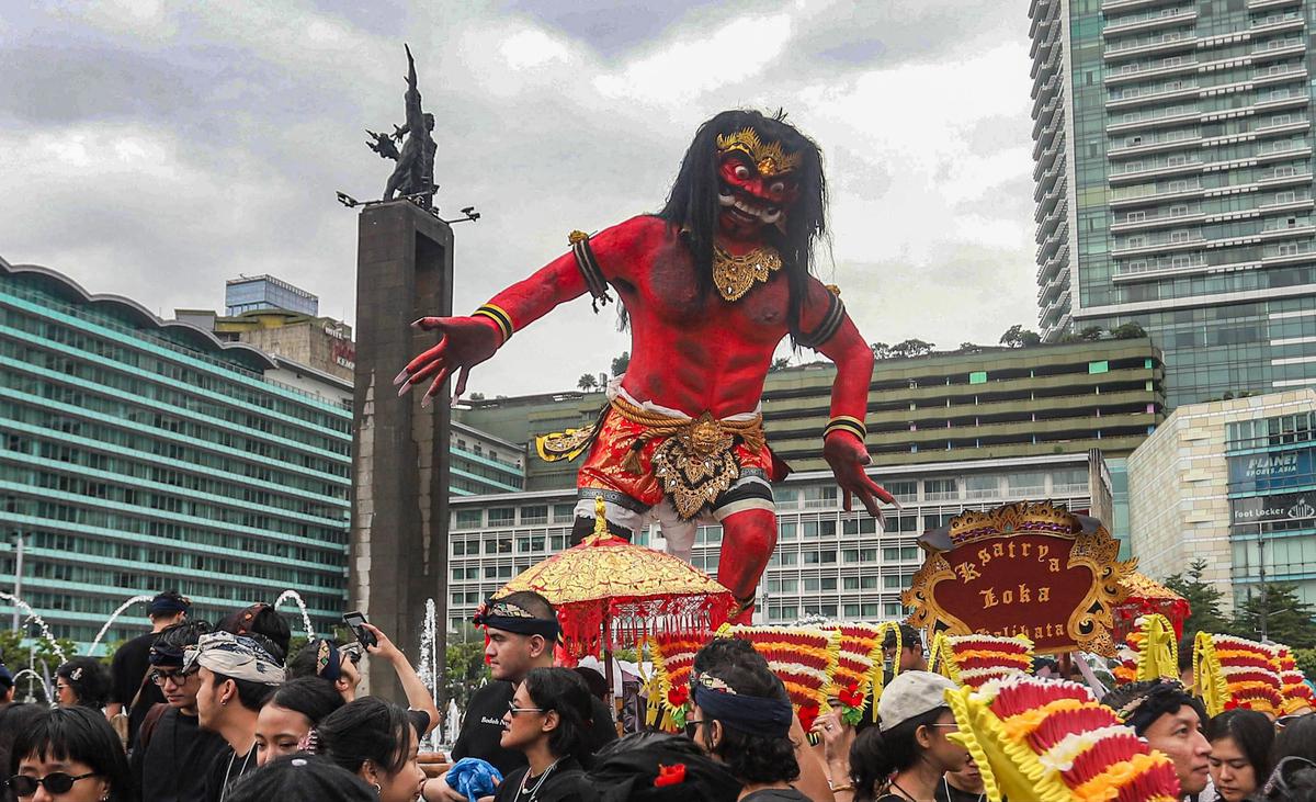 FOTO: Pawai Ogoh Ogoh Semarakkan Jakarta Jelang Hari Raya Nyepi