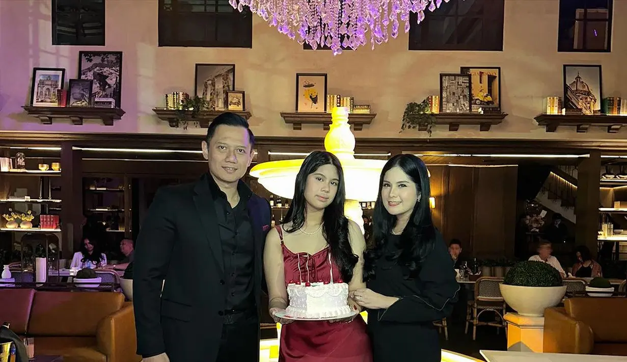 Almira TunggaDewi, putri AHY dan Annisa Pohan merayakan hari ulang tahunnya ke-15. Dengan makan malam romantis, perayaan ulang tahun ini dihadiri teman dan keluarga [@annisayudhoyono]