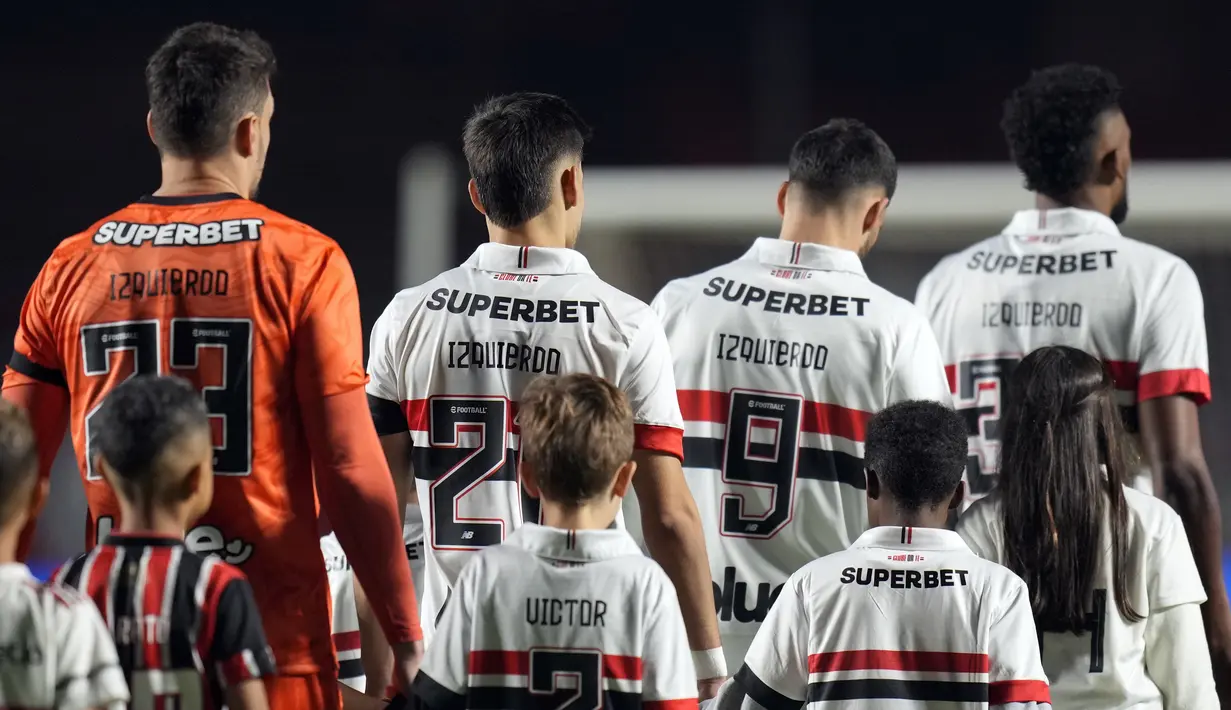 Liga bagian pertama dan kedua Uruguay sempat ditunda pada pekan lampau sebagai corak perhatian terhadap kondisi Juan Izquierdo.  (AP Photo/Andre Penner)