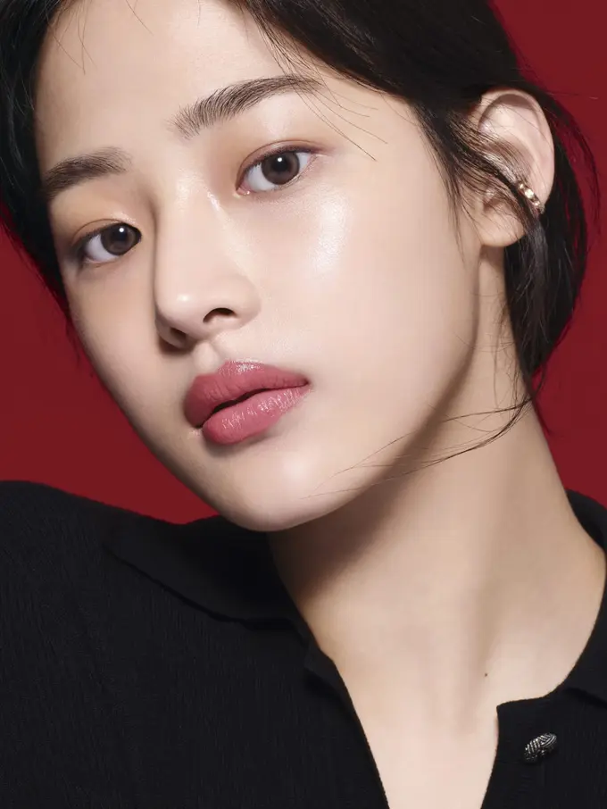 Minji NewJeans Tampil Memukau dalam Kampanye N°1 DE CHANEL, Pesona Natural yang Berkelas