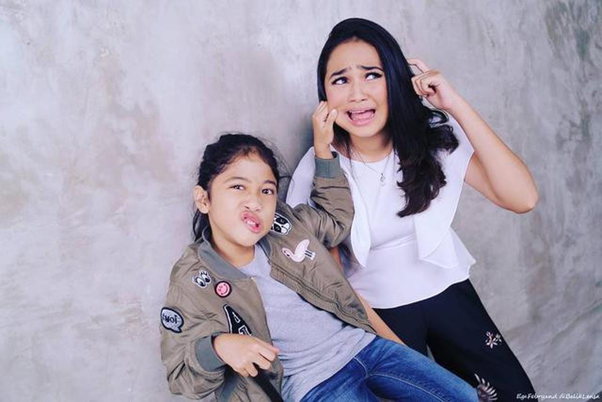 9 Potret Kebersamaan Syifa Hadju dan Sherina Hadju, Selalu Kompak di Segala Suasana
