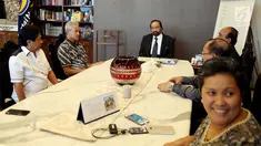 Suasana saat calon gubernur Jawa Tengah Ganjar Pranowo menemui Ketua Umum Partai Nasional Demokrat (Nasdem) Surya Paloh di Jakarta, Rabu (10/1). Pertemuan tersebut untuk menjalin silaturahmi antara Ganjar dan Surya Paloh. (Liputan6.com/Johan Tallo)