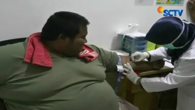 Pria asal Karawang tersebut mengalami kenaikan berat badan setelah bekerja di salah satu rumah makan.