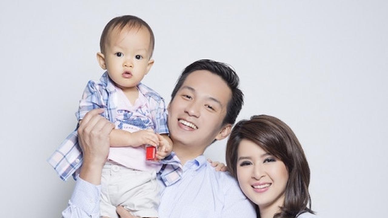 Kebersamaan Grace Natalie bersama suami dan buah hati