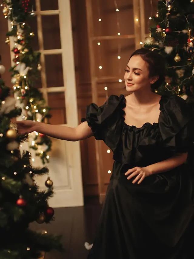 8 Gaya Artis Sambut Hari Natal 2022, Gisella Anastasia hingga Anneth Delicia