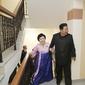 Pink Lady alias Ri Chun Hi dari Korea Utara (Korut) saat mengunjungi rumah baru.(AP)