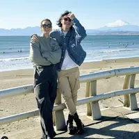 Bergaya edgy, Marsha Timothy tampil begitu stylish kala berlibur ke Jepang. [Foto: Instagram/ Marsha Timothy]