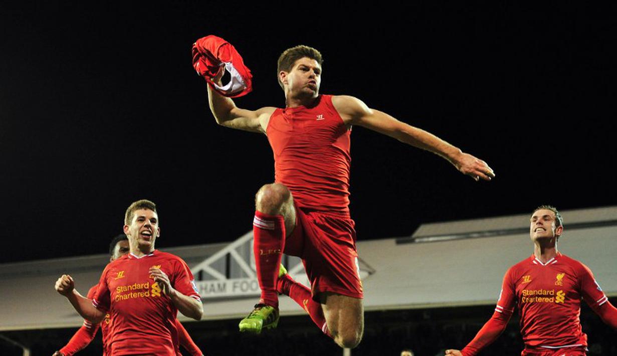 TO GO WSteven Gerrard merayakan golnya ke gawang Fulham. 12 Februari 2014. (AFP PHOTO/GLYN KIRK)