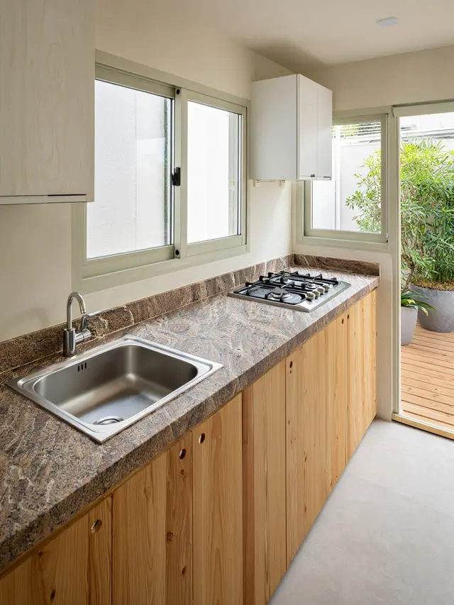 Desain Dapur Murah dengan Countertop Granit Imitasi