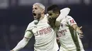 Penyerang AC Milan Junior Messias (kanan) berselebrasi dengan Theo Hernandez setelah mencetak gol ke gawang Salernitana pada giornata ke-26 Liga Italia di Stadion Arechi, Salerno, Minggu (20/2/2022) dini hari WIB. AC Milan harus puas bermain imbang 1-1. (Alessandro Garofalo/LaPresse via AP)