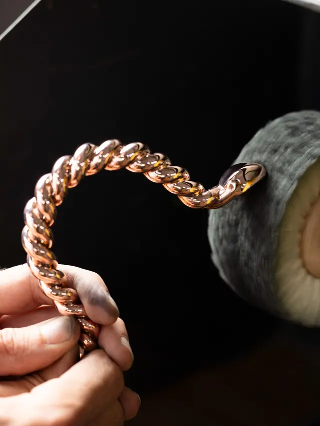 BVLGARI Serpentine Top Handle, Wearable Art Elegan dengan Sentuhan Teknik Perhiasan