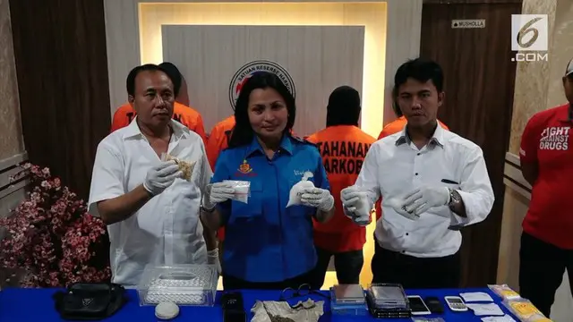Polres Jakarta Selatan menangkap 4 pengedar sabu, disita juga 451 gram sabu, paket besar ganja, dan timbangan digital